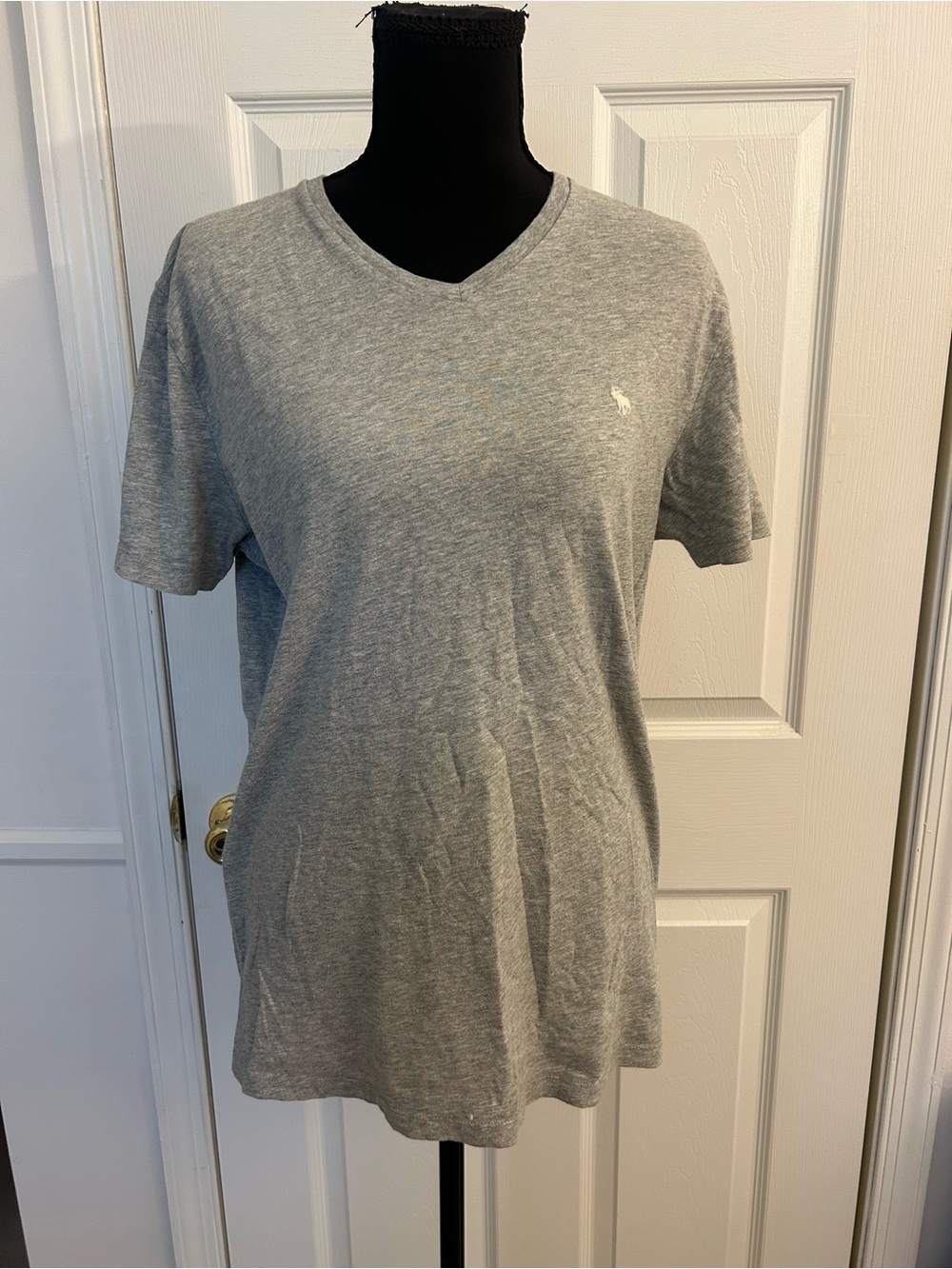 Abercrombie & Fitch Gray V-Neck Short Sleeve Tee